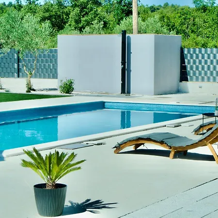 Lana Apartman Bristivica