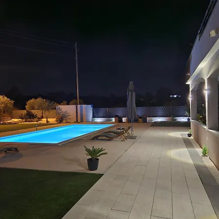 Lana Apartman Bristivica