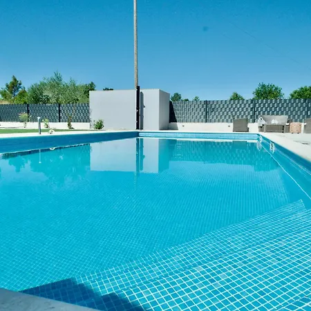 Lana Apartman Bristivica